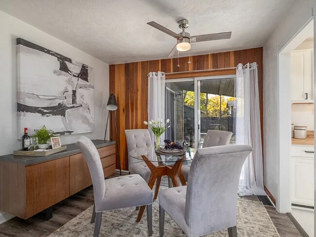 Building Photo - Beautiful, Spacious 3B/2.5Bath Single Family Home