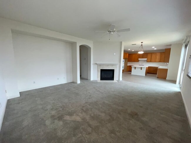 Building Photo - Exceptional 4BR/3BA/3 Car Tandem Garage in...