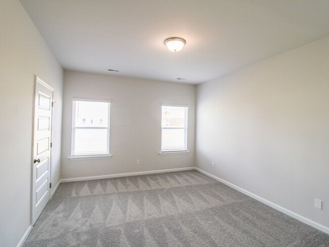 Building Photo - MOVE-IN Ready Home in New Market! $1,200 Rent Special!