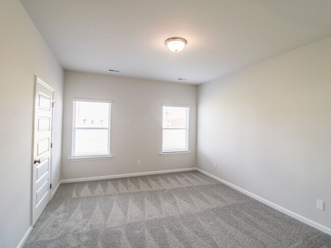 Building Photo - MOVE-IN Ready Home in New Market!