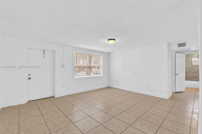 Building Photo - 2800 NW 6th Ct