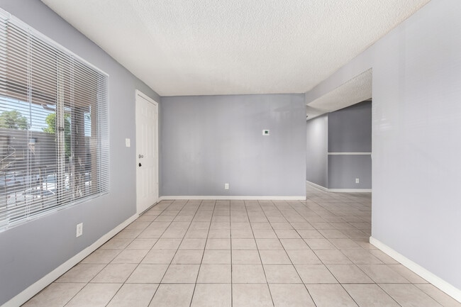 Building Photo - 2413 W Hazelwood St