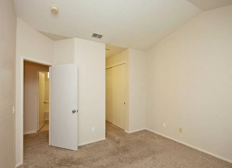 Building Photo - 9409 Laguna Pointe Way