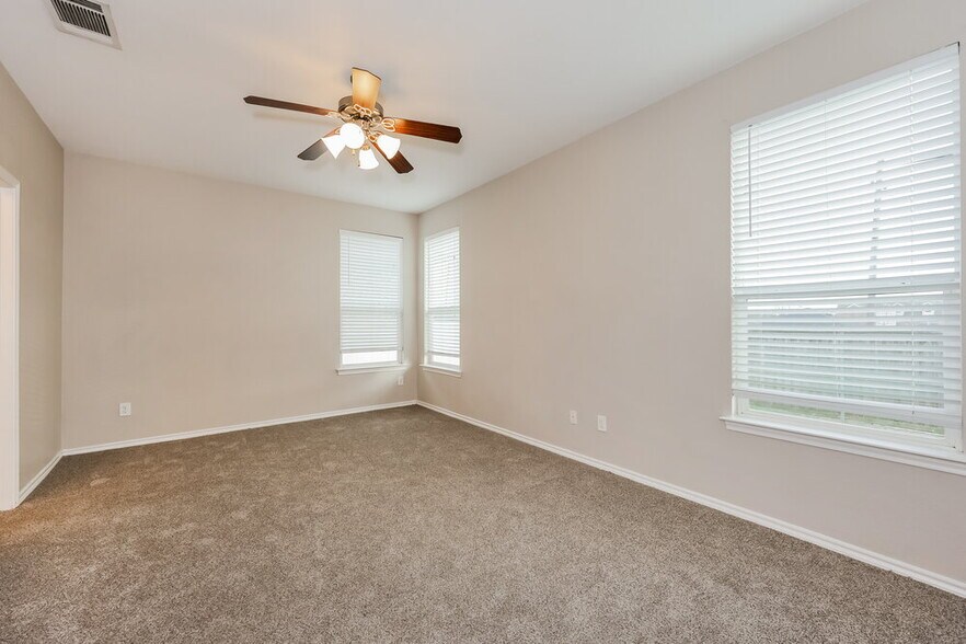 Building Photo - 5020 Cassidy Ln