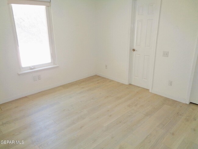 Building Photo - 2120 Greenlee Dr