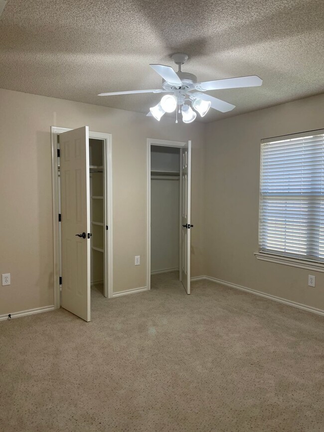 Building Photo - 4 Bedroom in Bacon Crest
