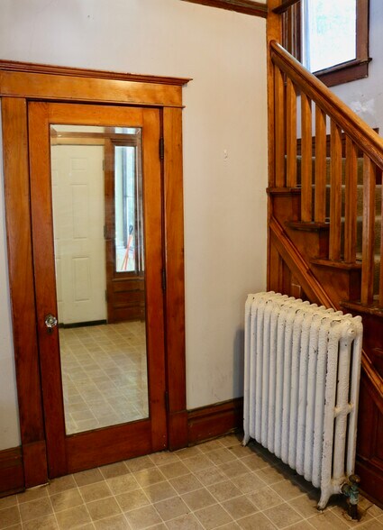Entry - 121 Grove St