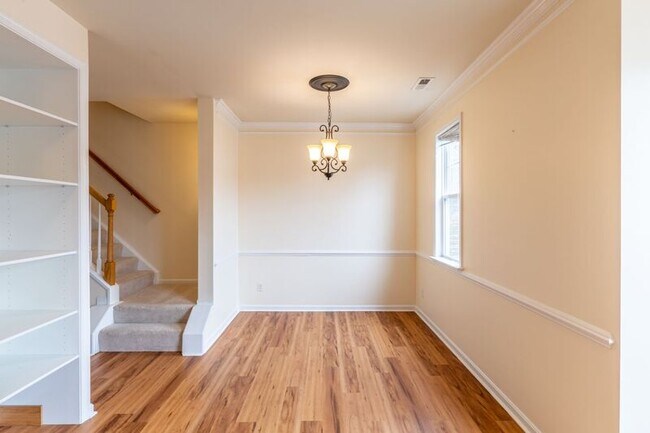 Building Photo - 2455 N Berkshire Rd