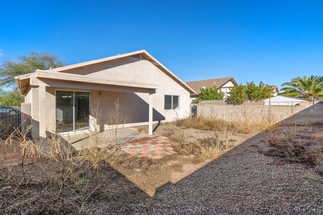 Building Photo - 6653 S Via Vista De Santa Cruz