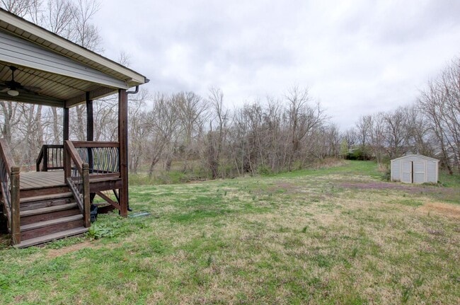Building Photo - Executive Home on Cul de sac off exit 8.  Hurry.