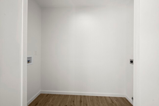 Building Photo - 914 Grand Oaks Dr