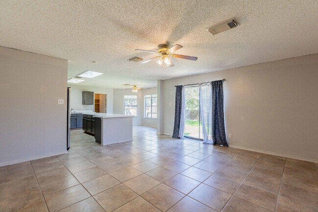 Building Photo - 8423 Parry Path