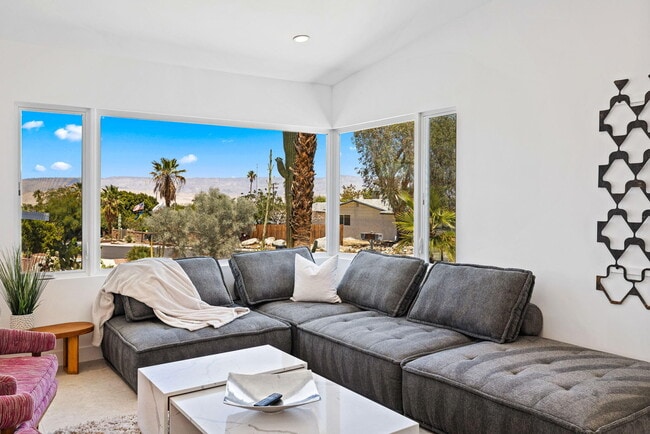 Building Photo - 38951 Bel Air Dr