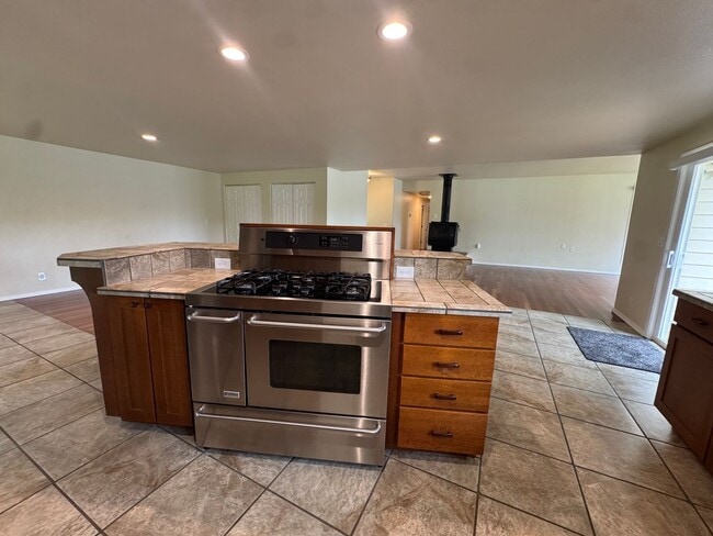 Building Photo - River Front Property