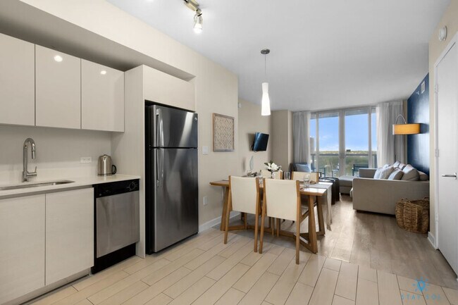 Building Photo - 2602 E Hallandale Beach Blvd