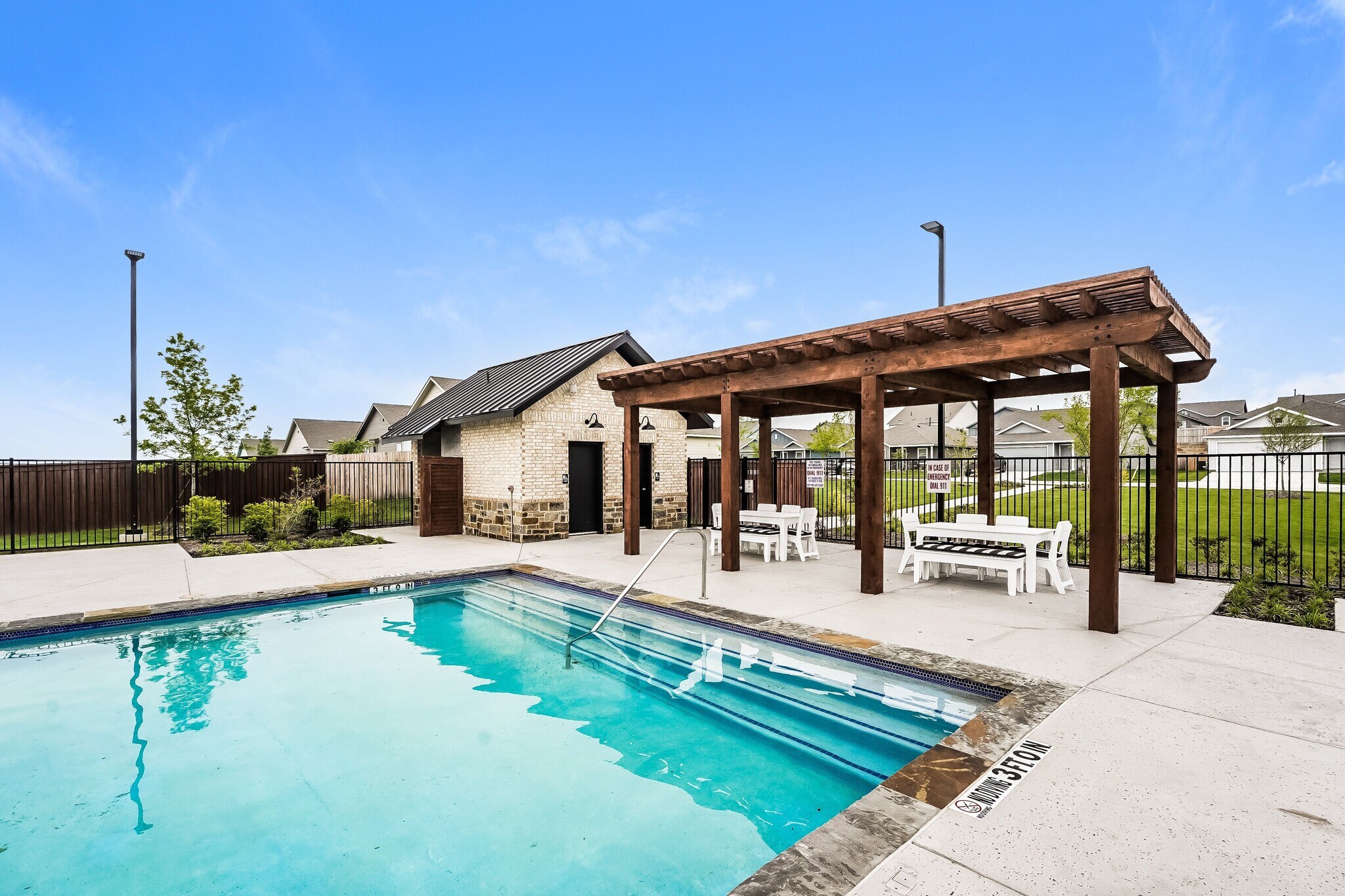 Building Photo - 2652 Mistwood Dr