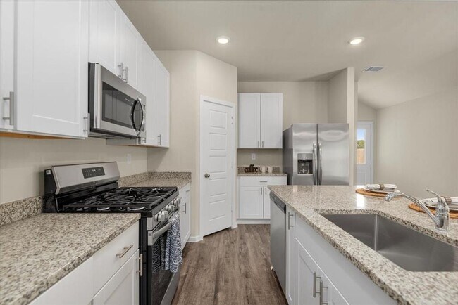 Building Photo - 13567 bay springs drive