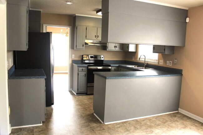 Building Photo - 5817 Dobson Dr