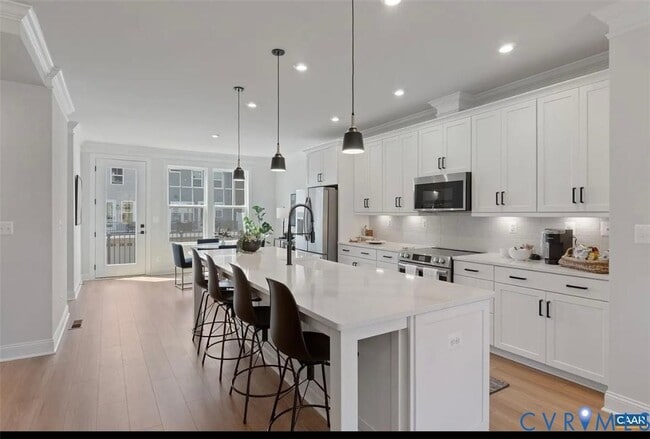 Building Photo - 805 Park Ridge Dr