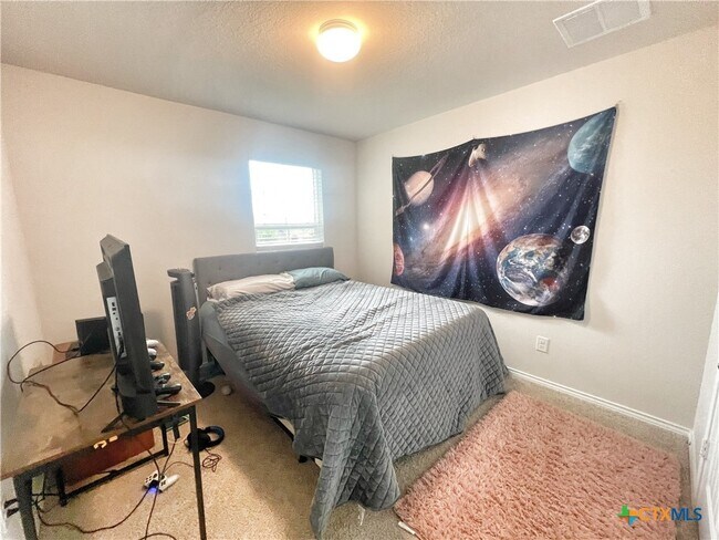 Building Photo - 940 Chachalaca Ct