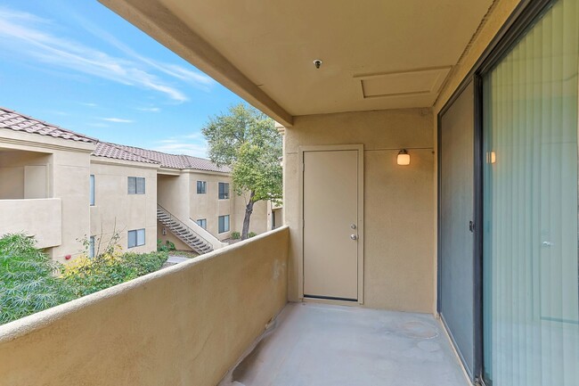 Building Photo - Remodeled Luxury One Bedroom Condo  Cross ...