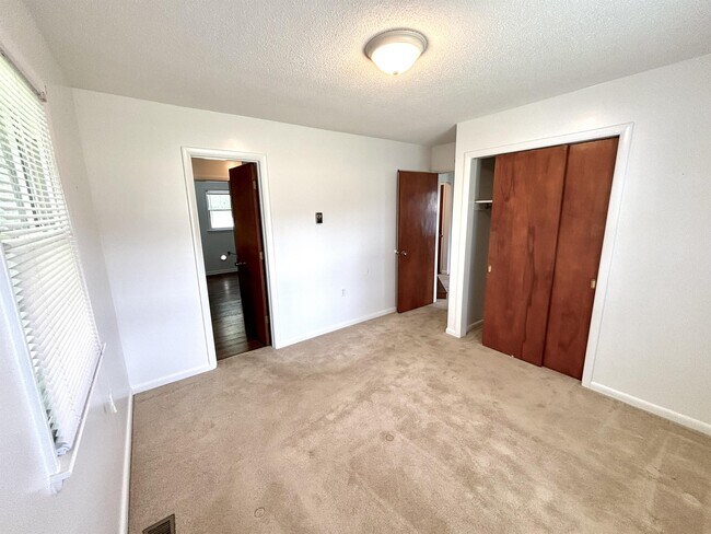 Building Photo - 1405 Webb Ridge Rd