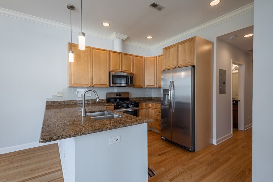 Kitchen - 948 Madison W St