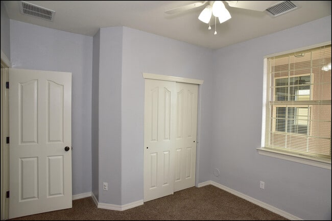 Building Photo - 13239 Emerald Isle St