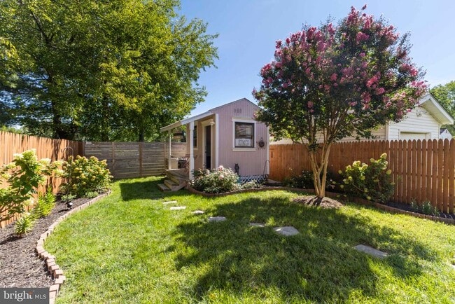 Building Photo - 6809 Kenyon Dr
