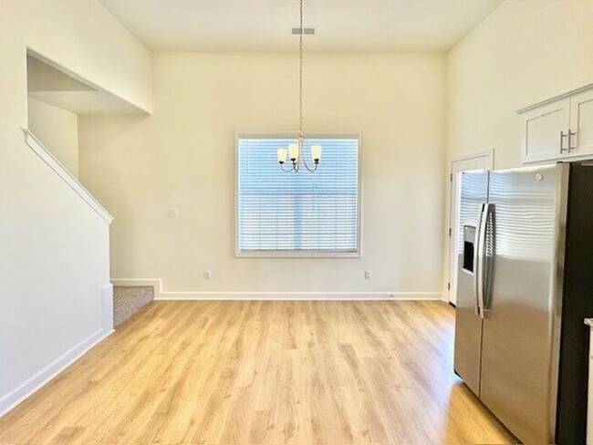 Building Photo - Move In Special! Half off June Rent with M...