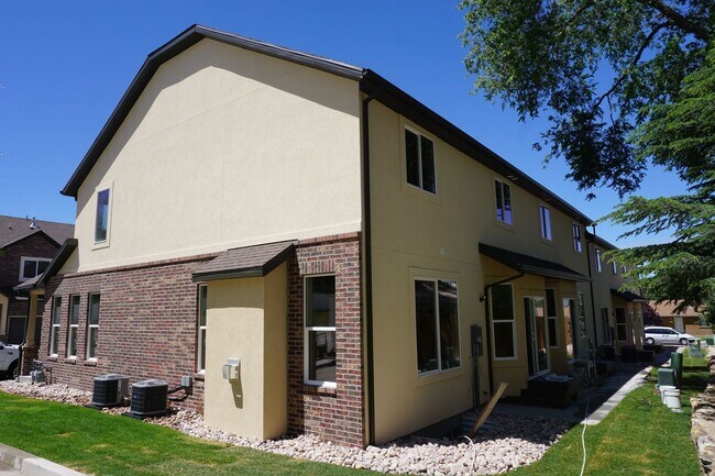Building Photo - 719 E Ryder Pk Ln