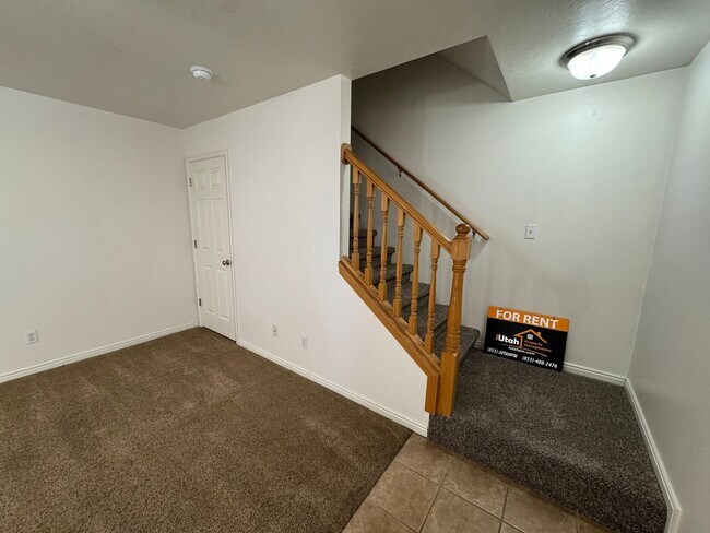 Building Photo - 298 E 2350 N