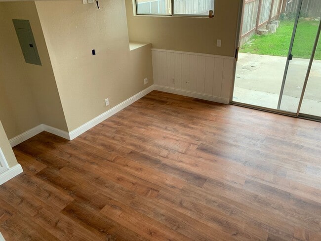 Building Photo - 2-Bedroom Home with Balcony in Orcutt – Pe...