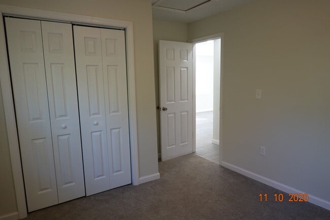 Building Photo - Completed Renovated Single Home for Rent i...