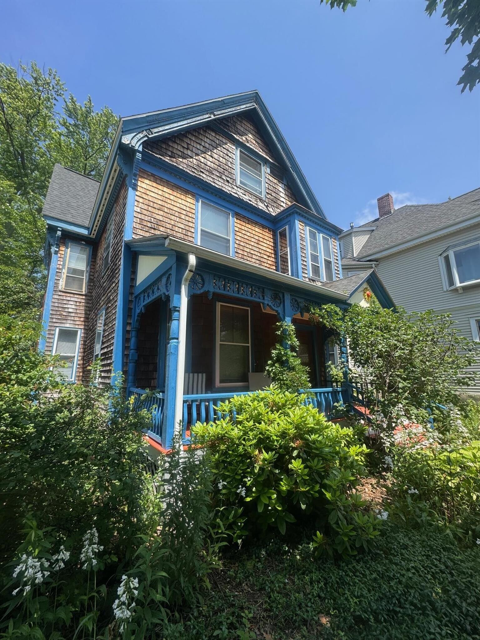 Building Photo - 96 College Ave