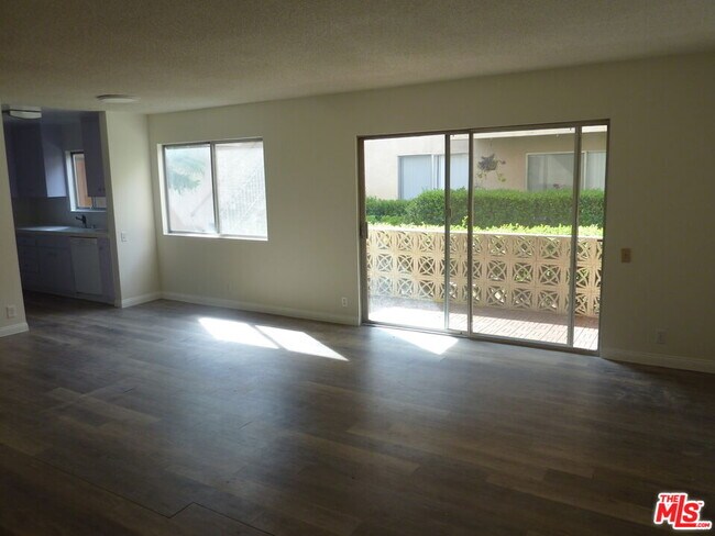 Building Photo - 1538 Stanford St