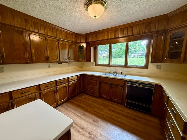 Building Photo - 590 Wedgwood Dr