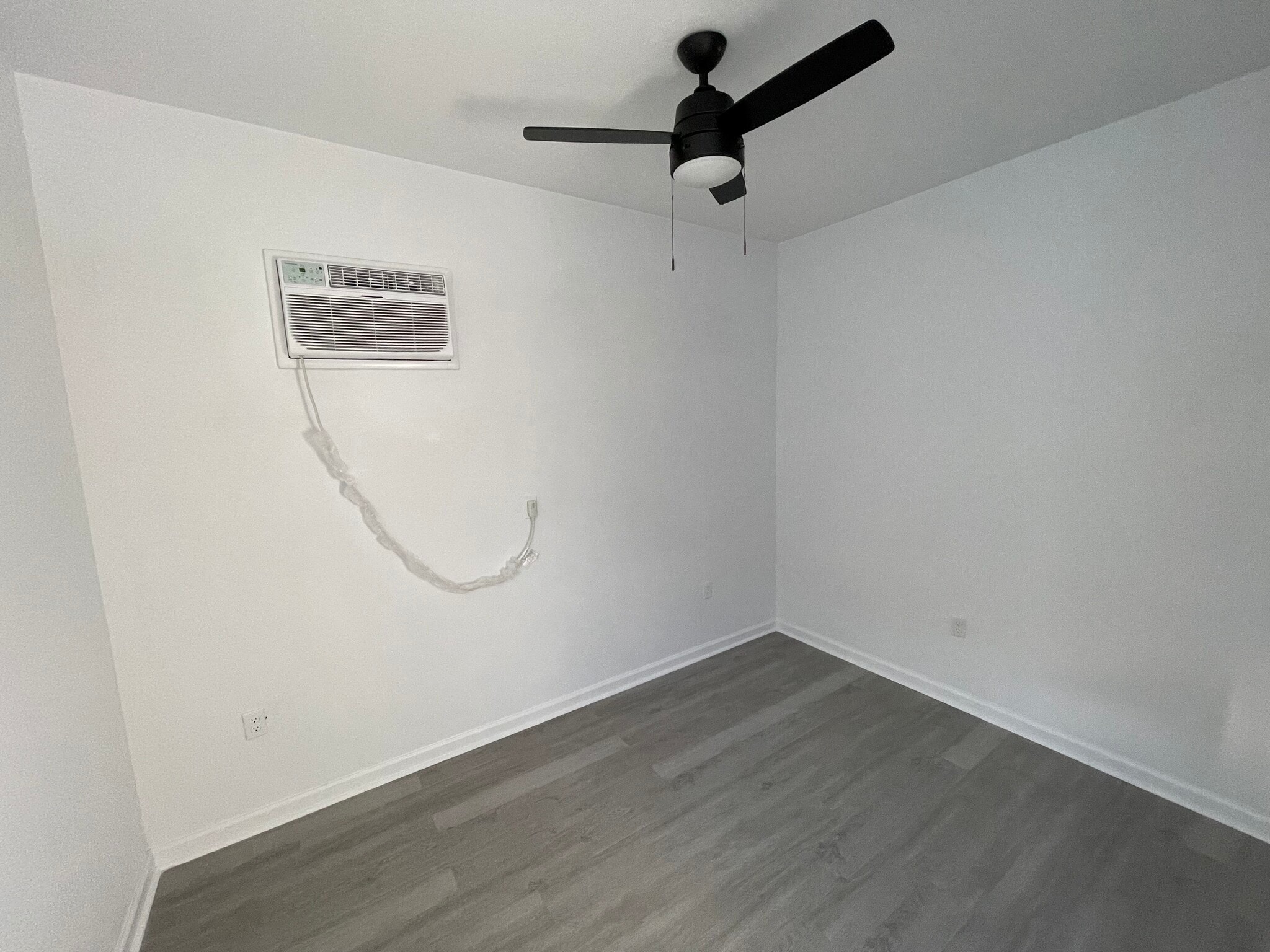 Building Photo - 2550 N Rocheblave St