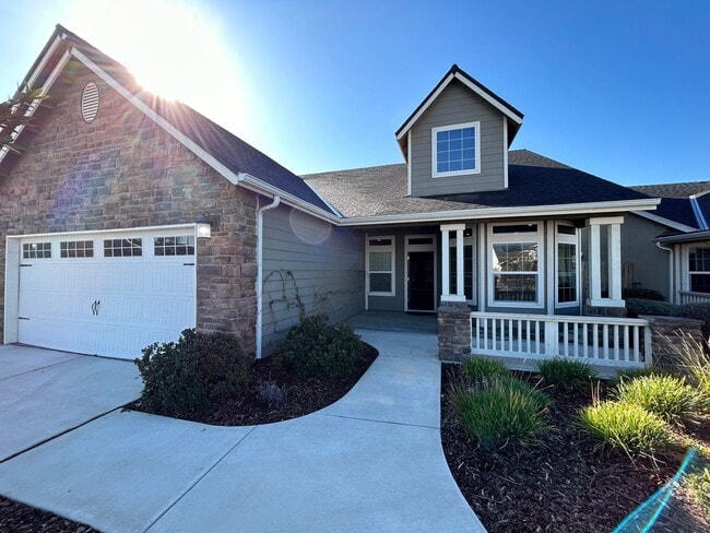 Building Photo - *** MOVE IN SPECIAL - $500.00 OFF FIRST MO...