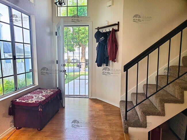 Building Photo - 3 Bedroom, 2.5 Bathroom in Rancho Del Oro!