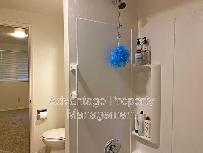 Building Photo - 2662 NW Tyler Ave