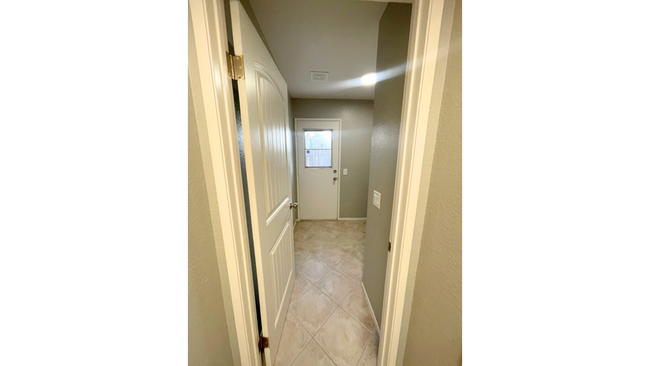 Building Photo - Temecula Pool Home - 4 Bed | 2.5 Bath