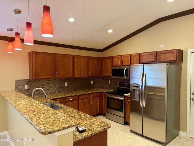 Building Photo - 5925 Round Table Rd