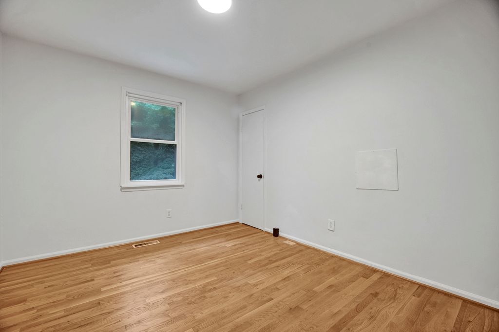 Building Photo - 3541 W Lakeside Dr