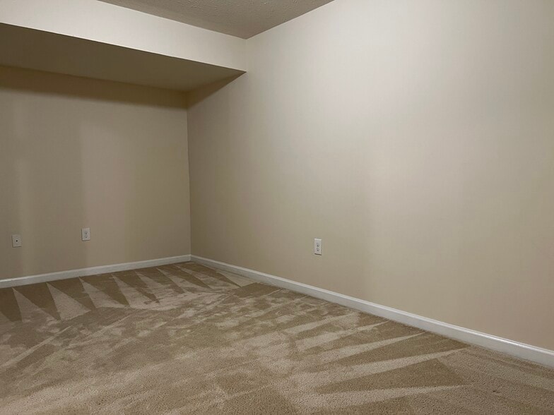 Building Photo - 325 Falcon Run