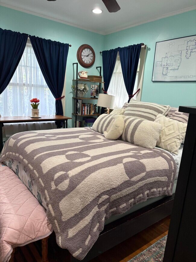 Building Photo - 839 N Orange Dr