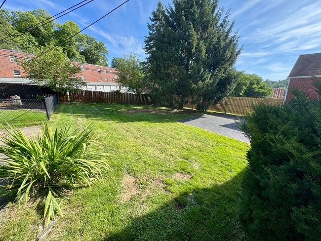 Building Photo - 1076 Thornwood Dr