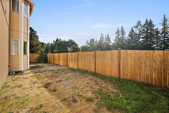 Building Photo - Modern 4-Bedroom Home with 5-Piece Primary...