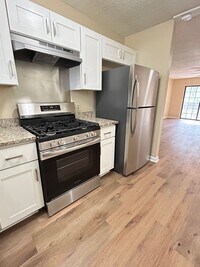 Building Photo - Ash Street (1030)