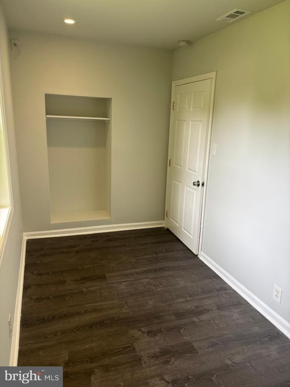 Building Photo - 708 Hartford Ct